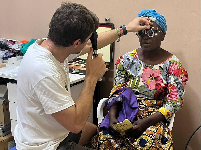 Acción Solidaria - Abre sus Ojos