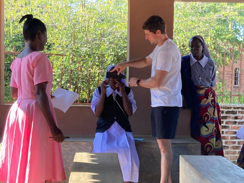 Acción Solidaria - Abre sus Ojos