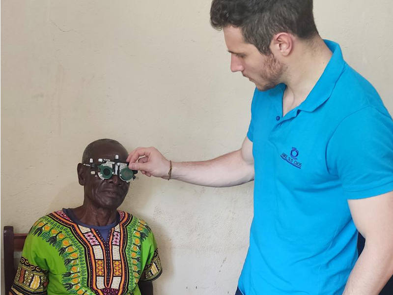 Acción Solidaria - Abre sus Ojos