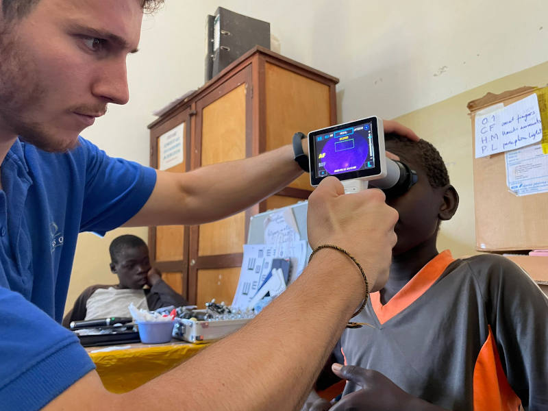 Acción Solidaria - Abre sus Ojos